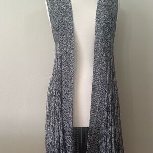 CUTE AND COMFY SLEEVELESS SWEATER
